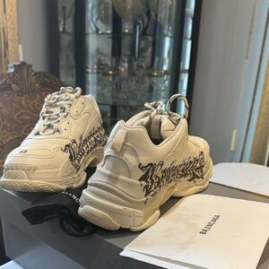 Balenciaga Cream and Black Men's Shoes